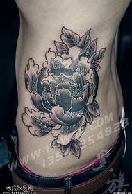 Prekrasan i osjetljiv uzorak tetovaže lotosa