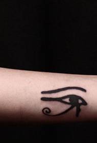 Таямнічы татуіроўка вачэй Horus на руцэ