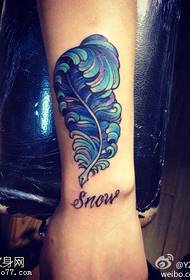 Modello tatuaggio braccio personalità colore piuma alfabeto