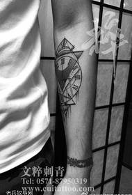 Tatuaggio romano sul braccio