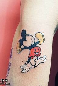 Modello di tatuaggio di Topolino dipinto