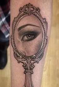 Mädchen Spiegel Muster Tattoo
