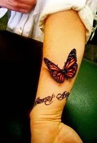 Girl's arm pragtige vlinder tatoeëringpatroon