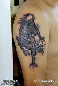 Татуировка с китайским дракончиком
