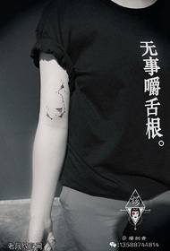 Patrún tattoo líne geoiméadrach spréach
