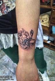 Íomhá réadúil de phatrún tattoo Lotus