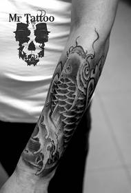 Modello di tatuaggio classico pesce koi