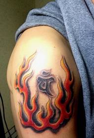 Tatuaggio fiamma incandescente