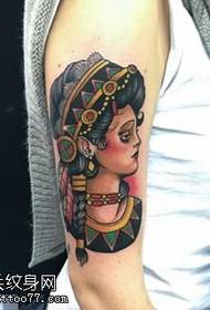 Holčička s tetováním