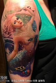 Mfano mzuri na mzuri wa tatoo la mermaid