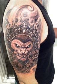 Fantastico tatuaggio della nonna dal grande braccio