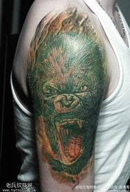Patrón de tatuaje de monstruo de horror de cabello verde