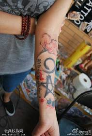 Modello di tatuaggio doodle stile inchiostro