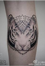 Tinta pont szúró tigris tetoválás minta