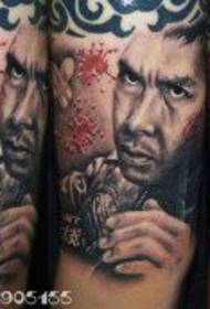 Domineering di mudellu di tatuaggi di Donnie Dan