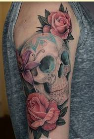 Foto di moda braccio personalità teschio rosa modello tatuaggio