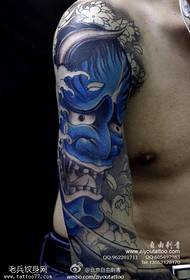 Pewarna kembang tato sing éndah biru karo pola biru sing apik