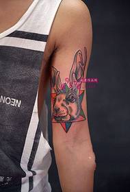 Gambar kreatif tato kepala rusa lengan