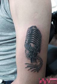 Personlighet mikrofon arm tatuering bild