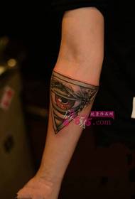 Immagine del tatuaggio del braccio dell'occhio triangolo del diavolo