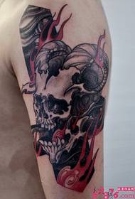Cranio di fuochi d'artificio 角 创意 immagini creative del tatuaggio del braccio