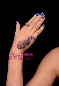 Mados purpurinės rožės rankos mados tatuiruotės paveikslėlis