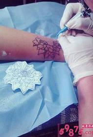 Gambar proses tatu tato dahlia