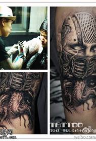 Modello di tatuaggio mostro imprigionato