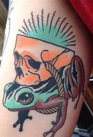 Imagen de patrón de tatuaje de rana de escuela de brazo