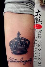 Arm mode krona tatuering