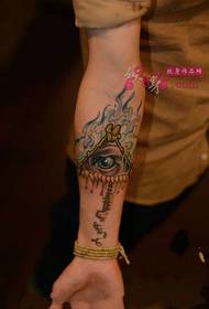 Európske a americké štýly trojuholník tetovanie paže oči