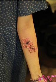 Image de tatouage rose petit bras de pêche