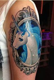 Tohu tuakiri unicorn tattoo waituhi pikitia i tūtohutia