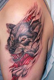 Доминираща ръка татуировка на главата на вълк