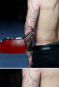 Modello di tatuaggio onda incredibilmente spaventato