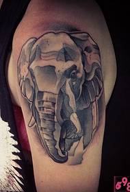 Tatuaje de brazo de elefante escultura