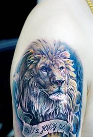 Isiksuse arm mood värvi domineeriv lõvi tätoveering muster pilt