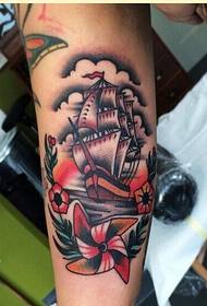Osobowość ramienia piękny wzór tatuażu żeglarskiego, aby cieszyć się zdjęciami