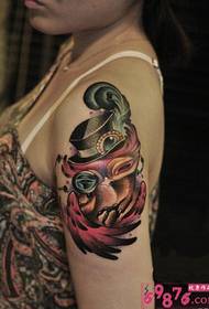 Zdjęcie kreatywne tatuaż wzór ramienia sowy