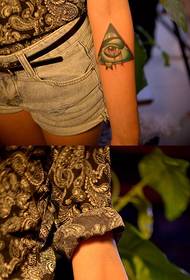 Triangelu jainkoaren begi besoa tatuaje argazkia