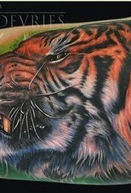 Henkilökohtainen muoti käsi tiikeri tatuointi malli nauttia kuvista