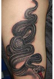 Красавица классическая мода красивая татуировка змея