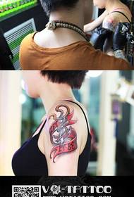 Padrão de tatuagem de âncora lindo e requintado