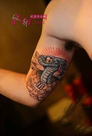 Immagine del tatuaggio braccio rotto piccolo serpente creativo