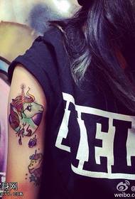 Illustration de tatouage licorne bras couleur