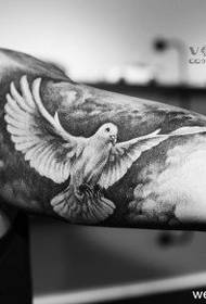 Mirni uzorak goluba tetovaža