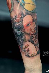 Motif de tatouage fille belle et timide