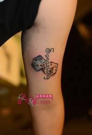 Foto di tatuaggio creativo braccio scorpione
