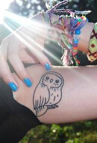 Arm schattige uil tattoo foto