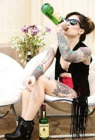 Maschera selvaggia europea ed americana del modello del tatuaggio del braccio di bellezza